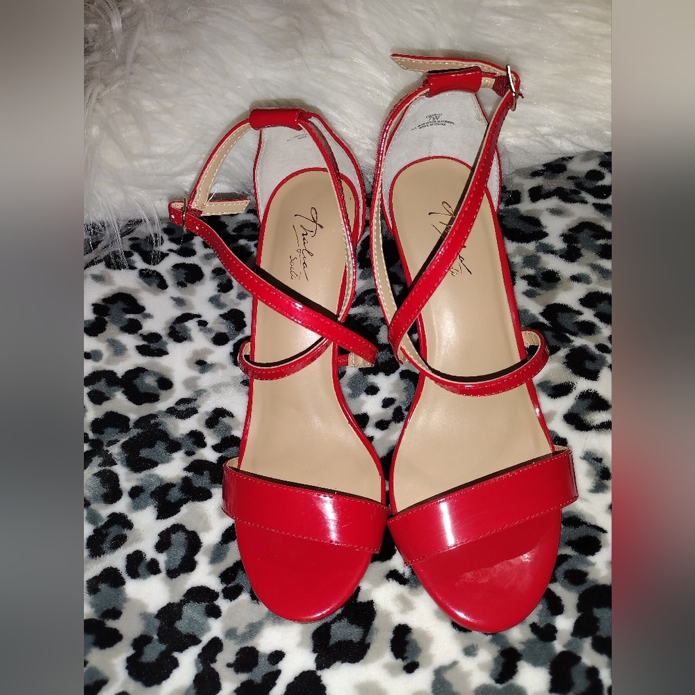 heeled shoes